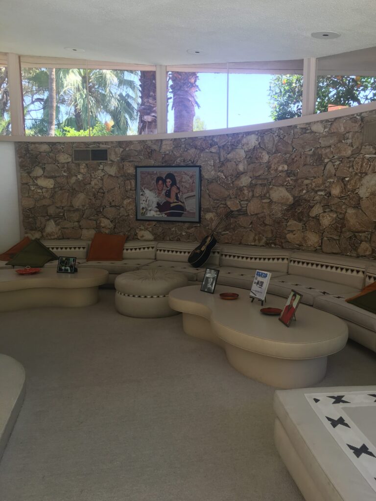 Elvis Honeymoon Hideaway gallery image 2