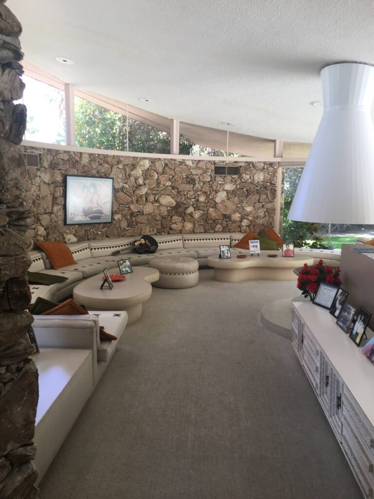 Elvis Honeymoon Hideaway gallery image 3