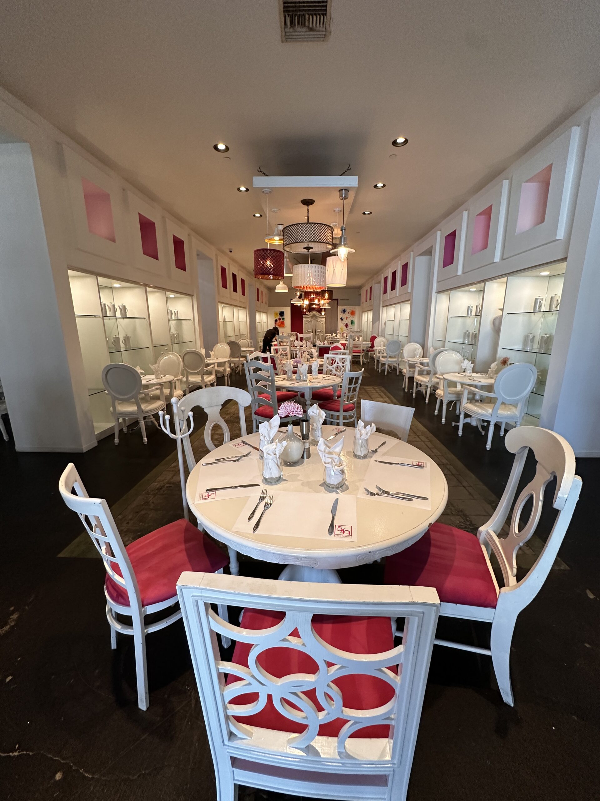EIGHT4NINE Restaurant & Lounge