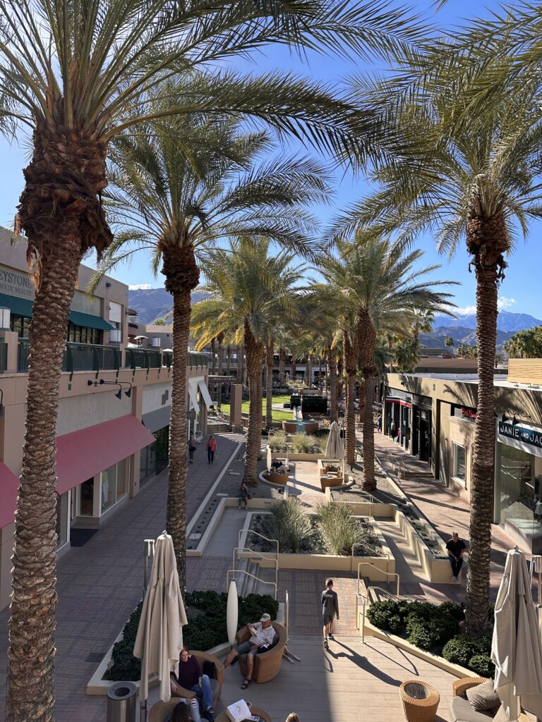 El Paseo Shopping District gallery image 8