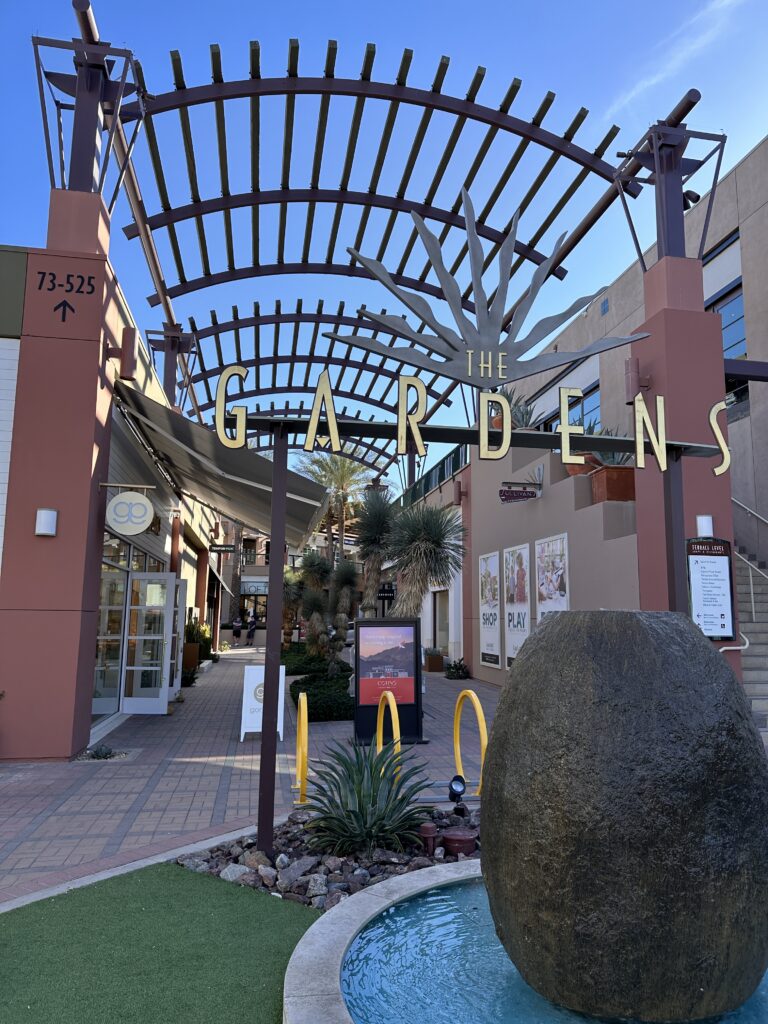El Paseo Shopping District gallery image 5