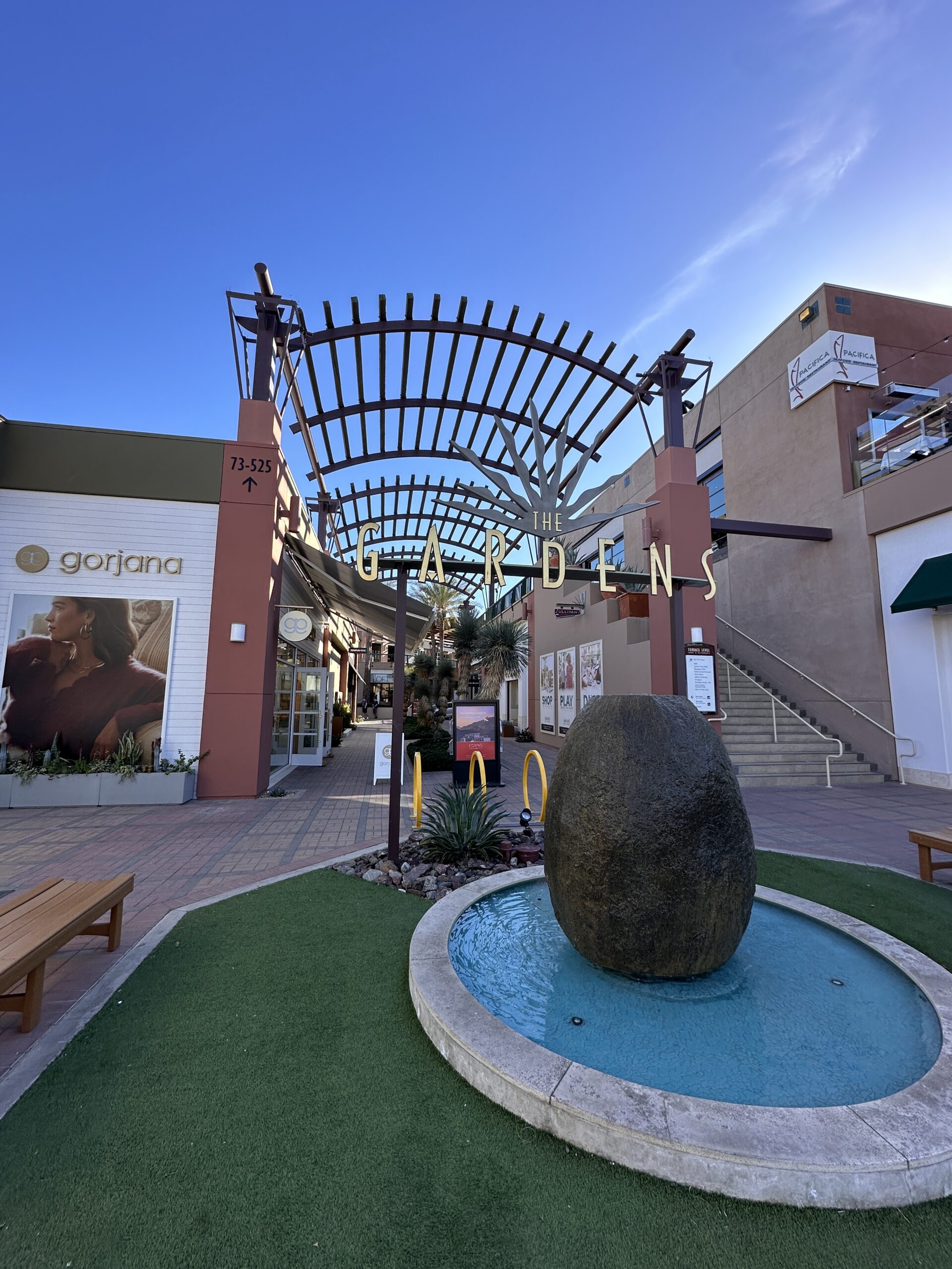 El Paseo Shopping District gallery image 4