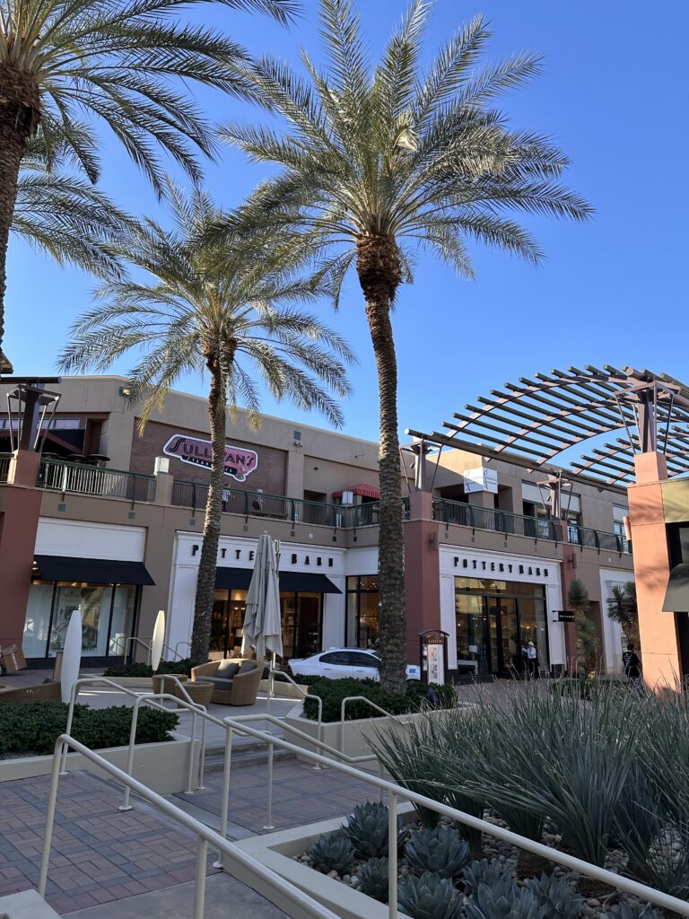El Paseo Shopping District gallery image 2