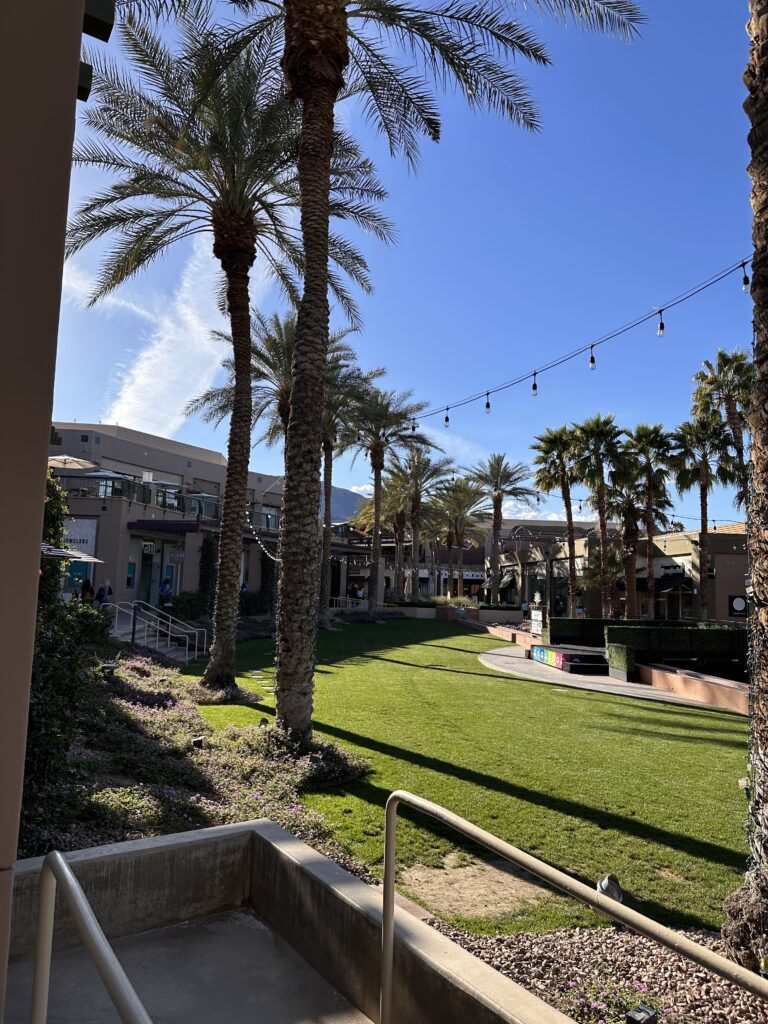 El Paseo Shopping District gallery image 1