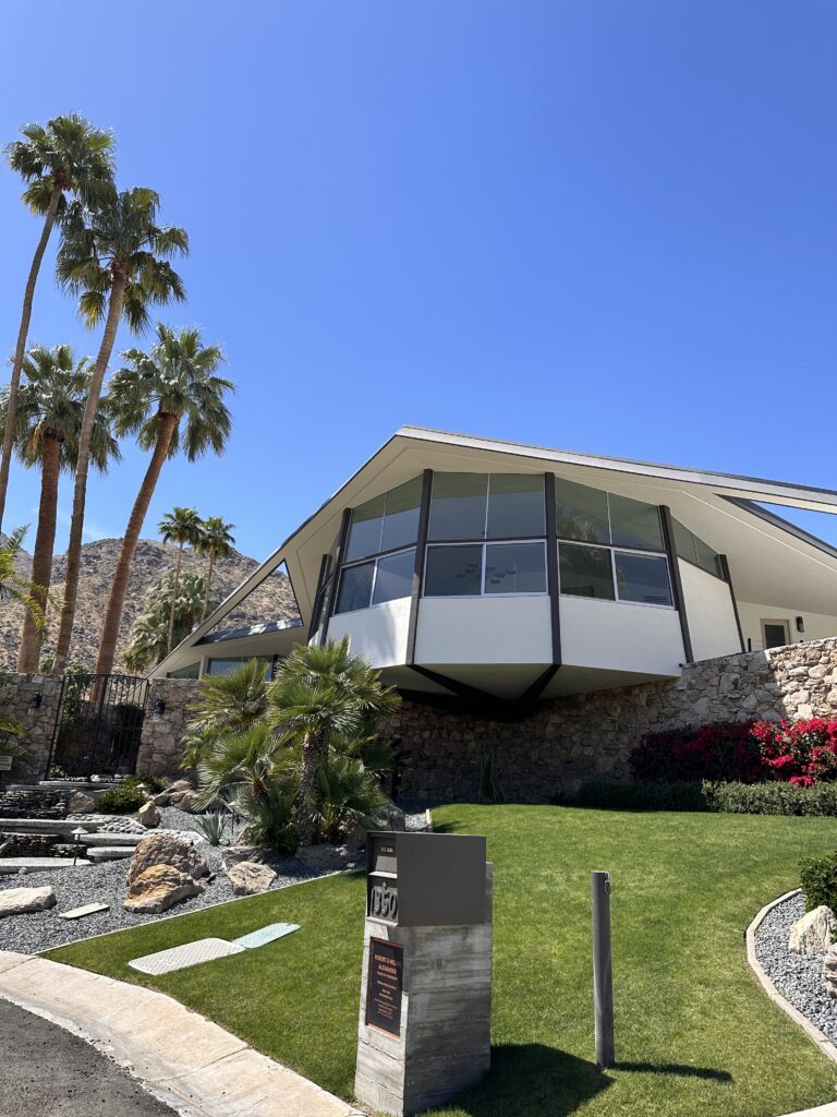 Elvis Honeymoon Hideaway gallery image 4