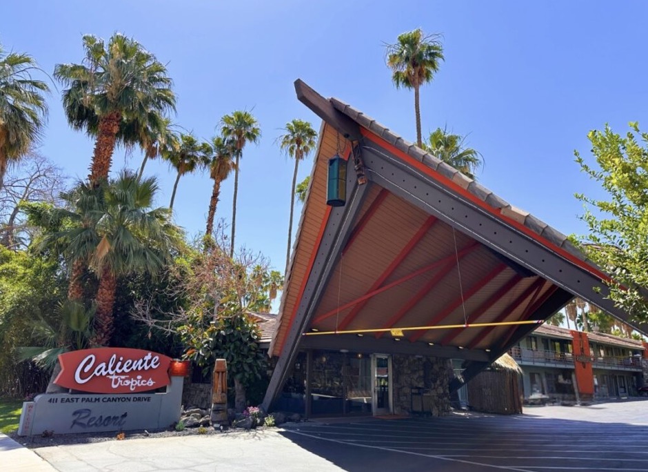 Caliente Tropics Resort